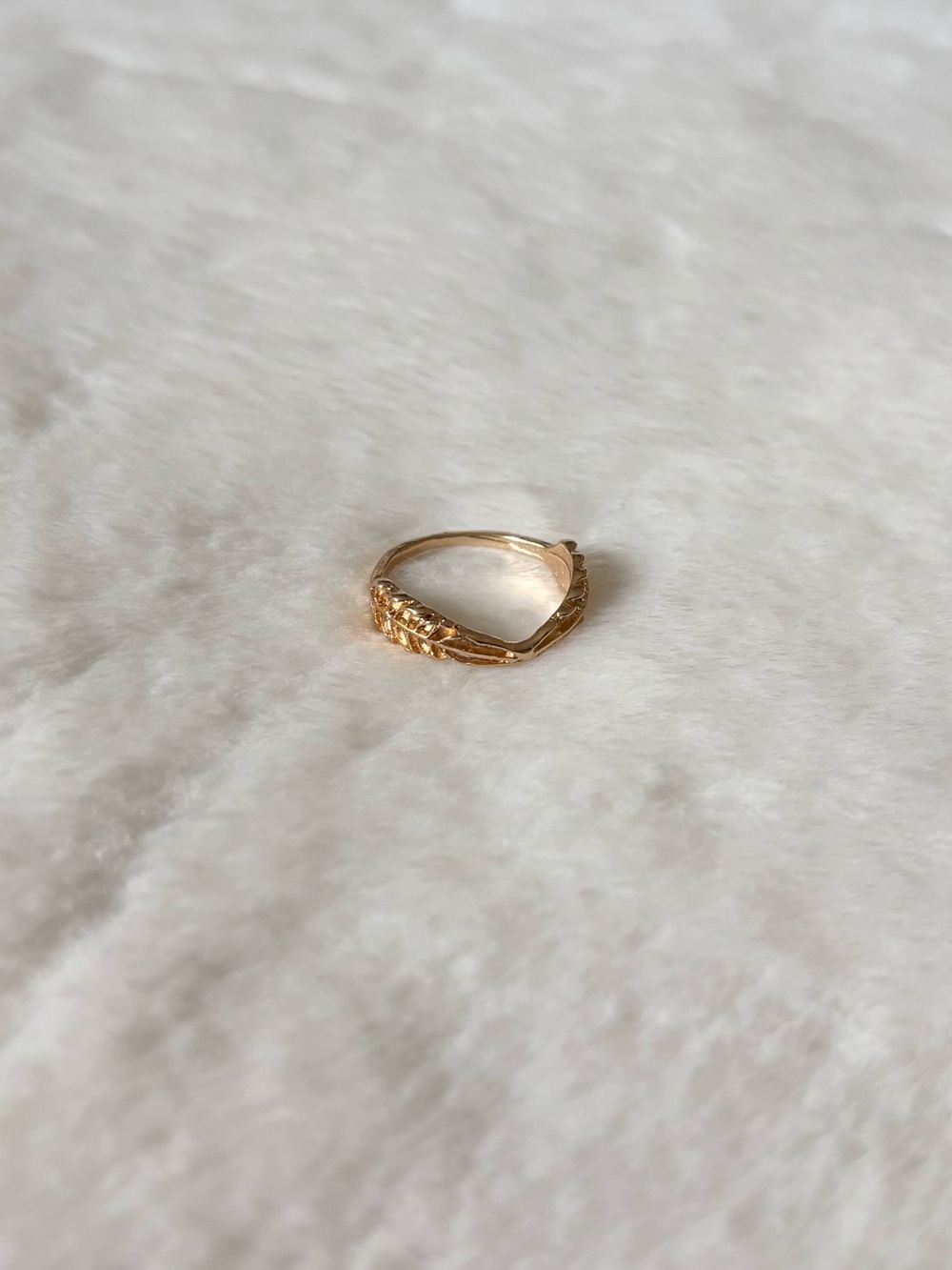 5/$15 🩷 MUST BUNDLE Gold V-Shape Leaf Accent Ring - Women Jewelry - Picture 3 of 3